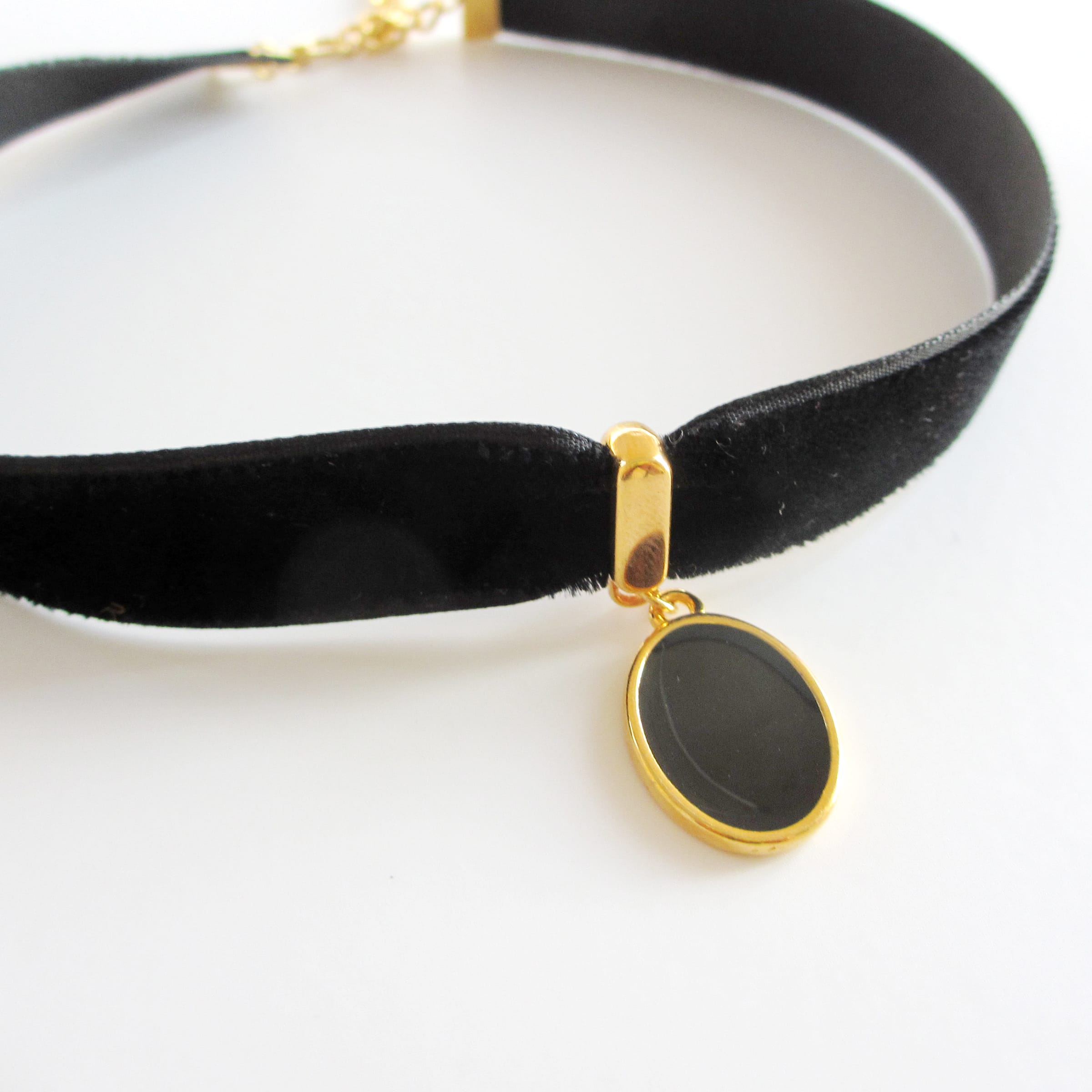 Black hole choker – Βελούδινο τσόκερ