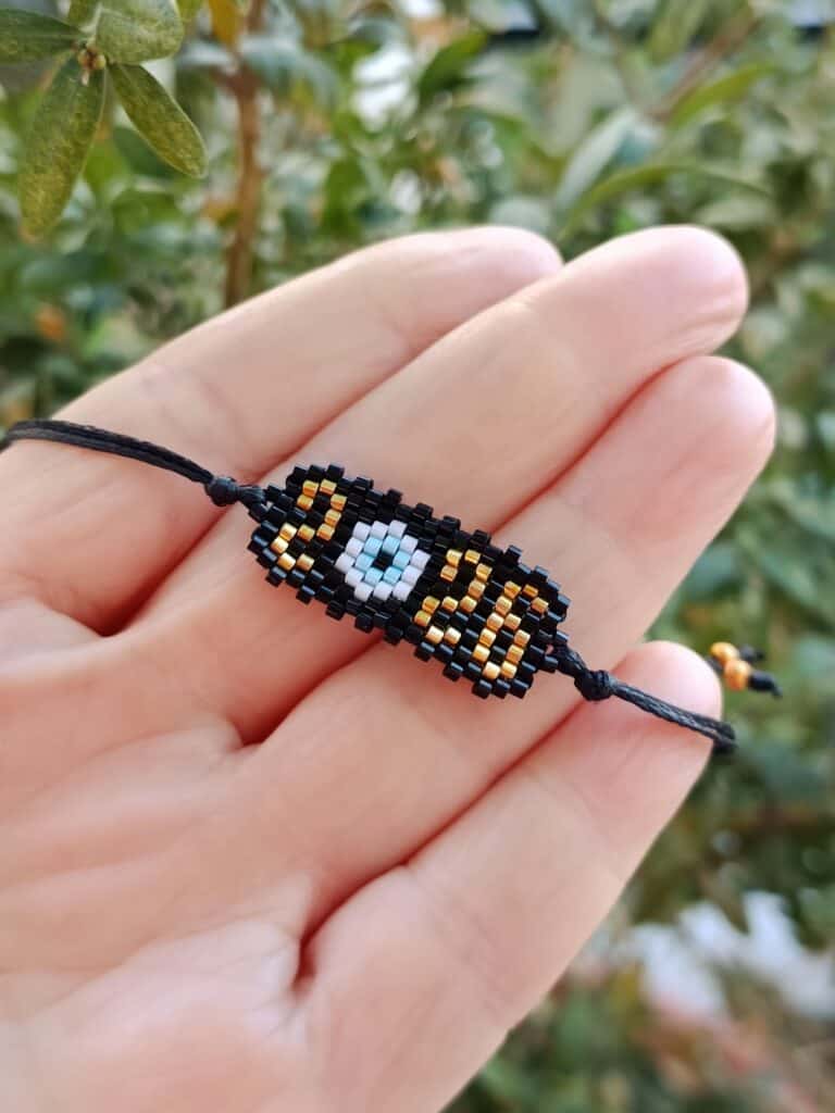 Χειροποίητο βραχιόλι γούρι 2026 macrame με χάντρες Miyuki