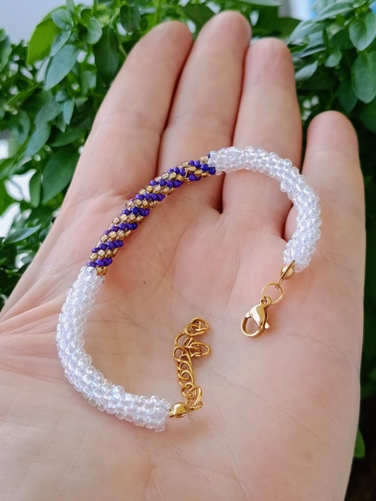 Χειροποίητο βραχιόλι με χάντρες seed beads άσπρο και μπλε