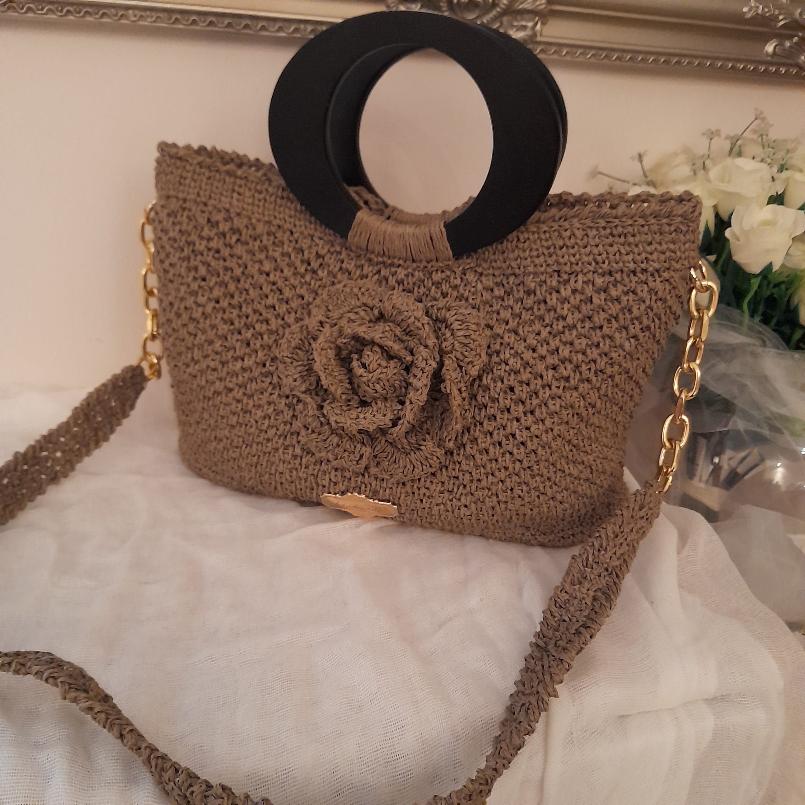 Tote raffia: πλεκτή τσάντα ψάθα