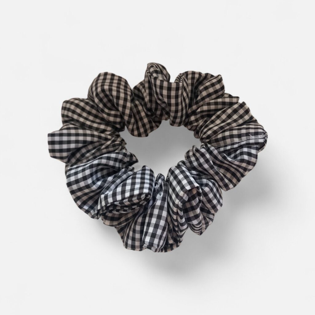 Scrunchie ασπρόμαυρο καρό ποπλίνα
