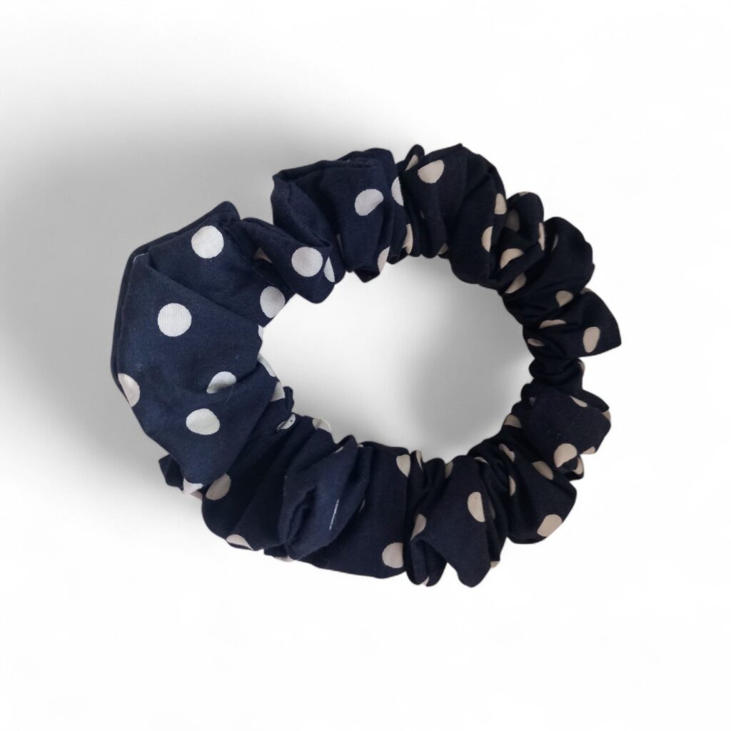 Χειροποίητο "Rosie" scrunchie πουά μπλε