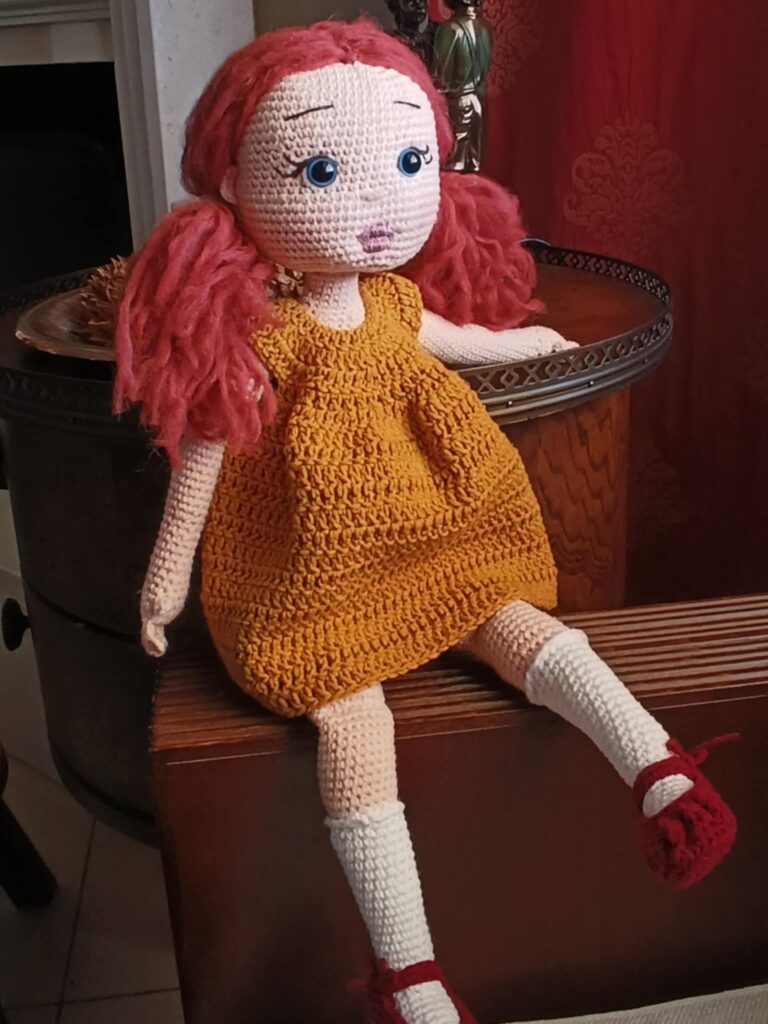 Χειροποίητη κούκλα amigurumi , πλεγμένη με βαμβακερό νήμα ύψους 48 εκ."Μυρτώ"