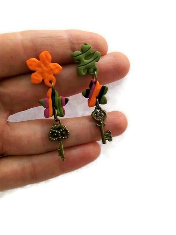 Καρφωτά σκουλαρίκια από πολυμερικό πηλό | Flowers and Keys