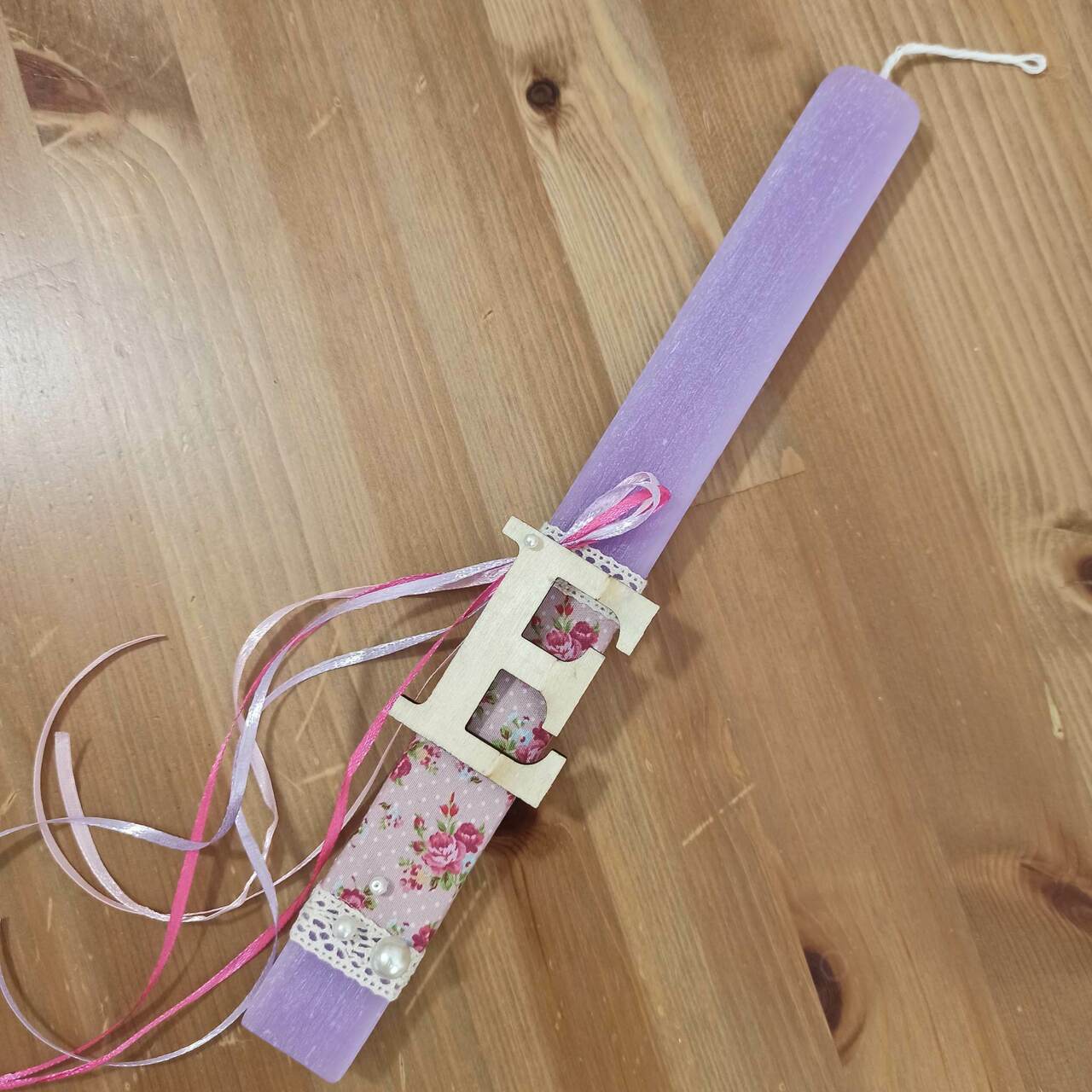 λαμπάδα αρωματική φλοράλ 30 cm με μονόγραμμα