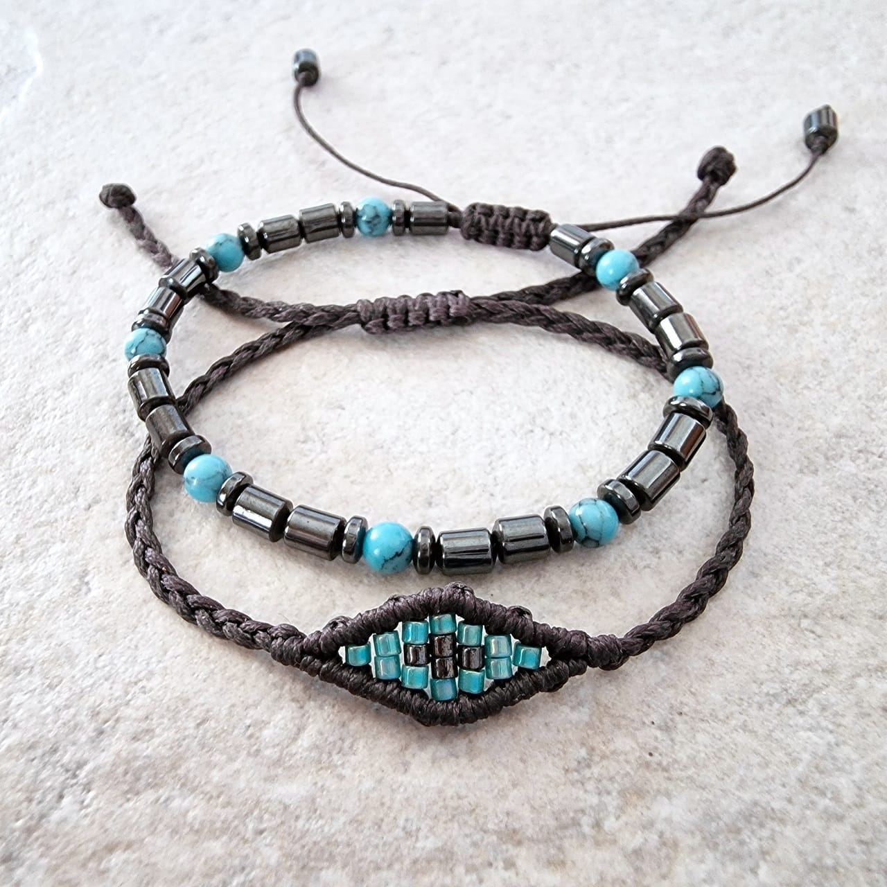 Σετ 2 βραχιόλια μάτι χειροποίητο και ημιπολύτιμες πέτρες σε σκούρο γκρι ανθρακί χρώμα