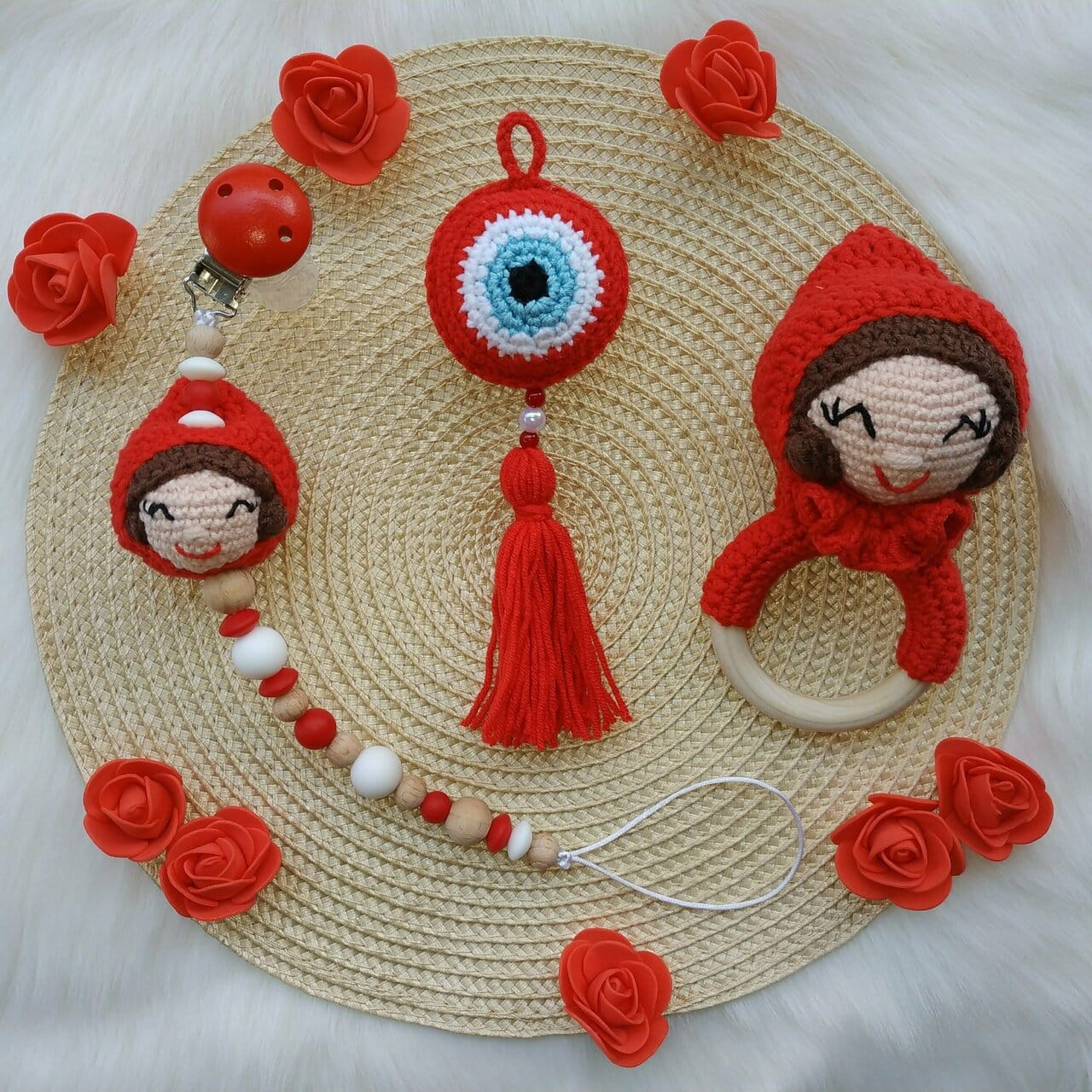 Πλεκτή κουδουνίστρα μασητικό Κοκκινοσκουφίτσα