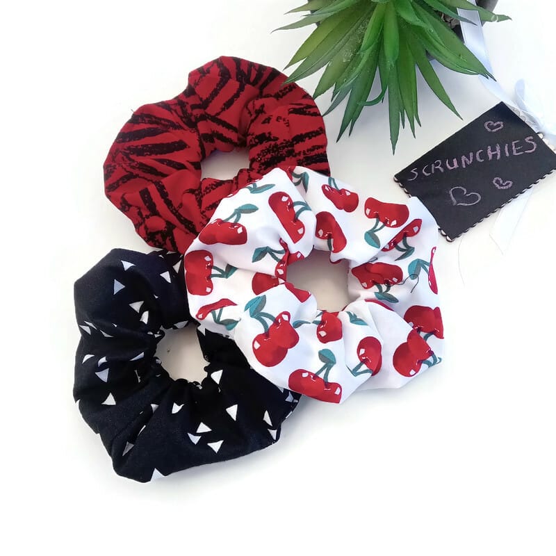 All day scrunchies σε μαύρο κόκκινο λευκό