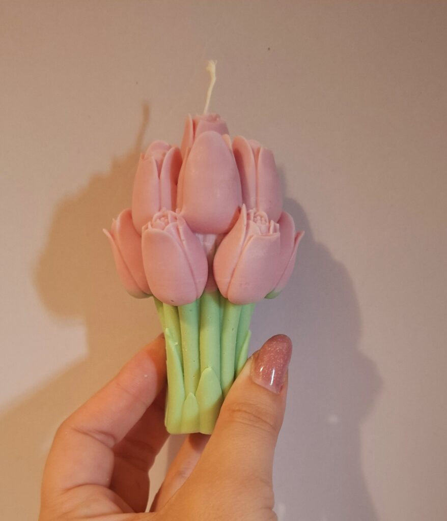 Tulip bouquet candle