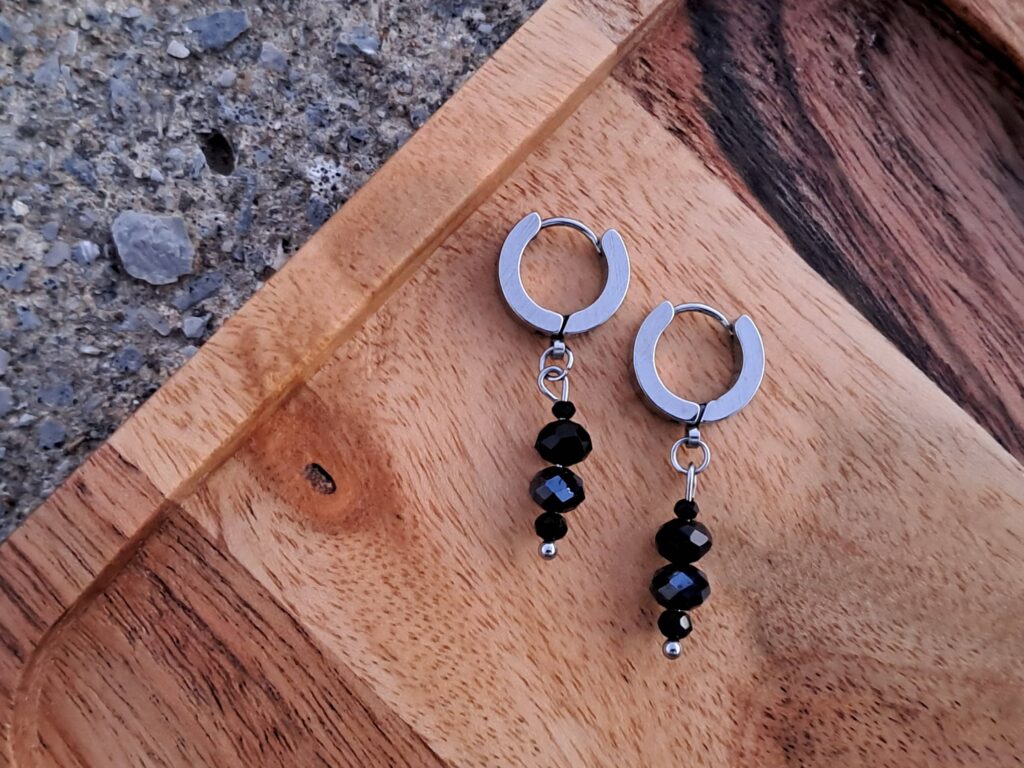 Κρικάκια ασημί με σκούρα κρύσταλλα