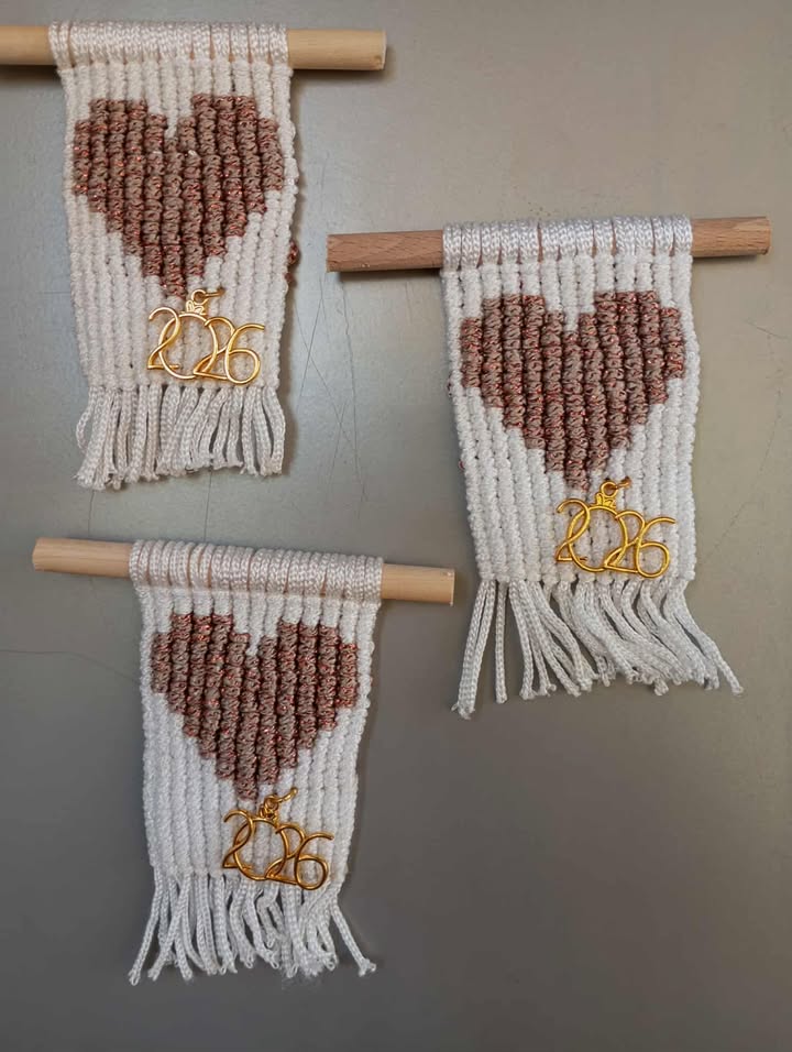 Γούρι 2026 μαγνητάκι καρδιά με την τεχνική macrame (κομποδεκτική )
