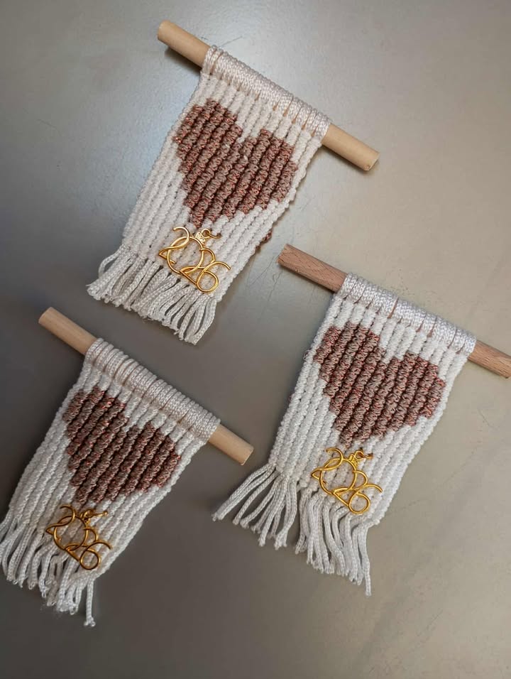 Γούρι 2026 μαγνητάκι καρδιά με την τεχνική macrame (κομποδεκτική )