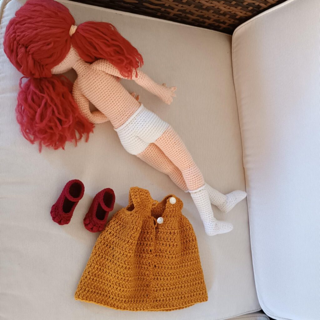 Χειροποίητη κούκλα amigurumi , πλεγμένη με βαμβακερό νήμα ύψους 48 εκ."Μυρτώ"
