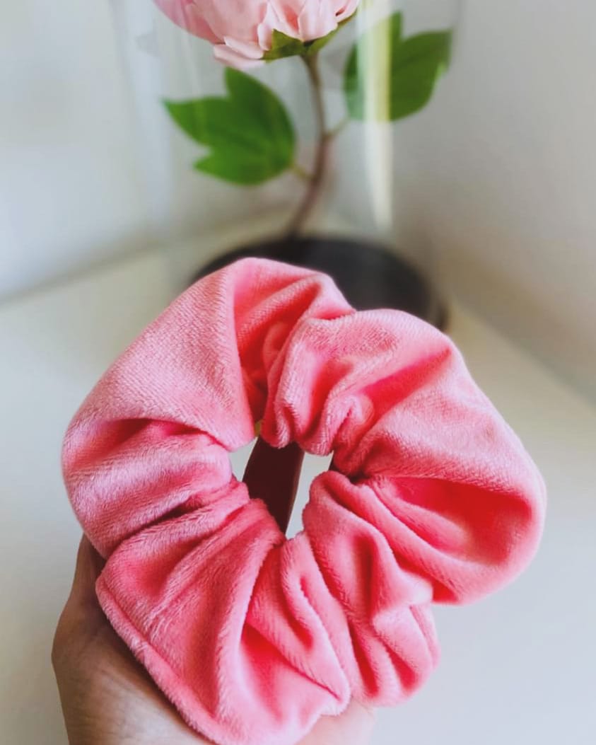 Velvet scrunchies peach