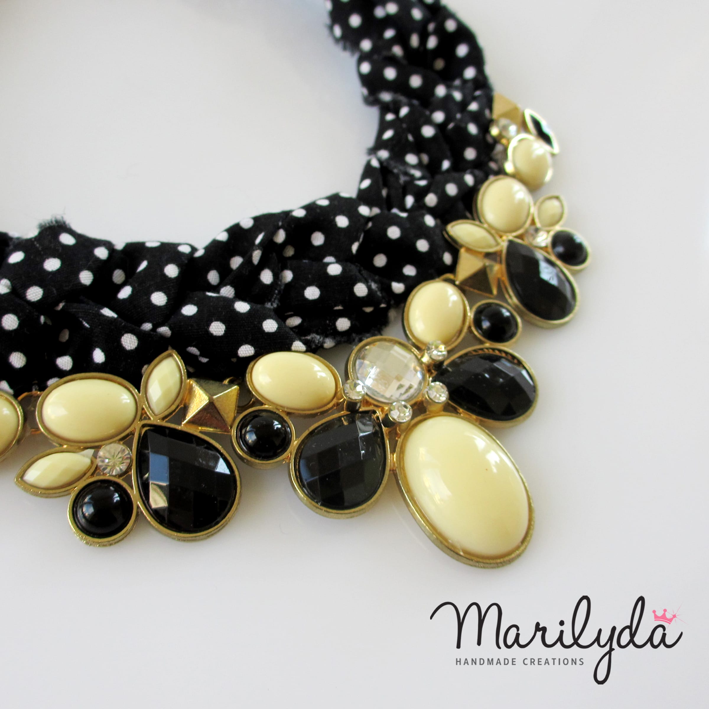 Χειροποίητο κολιέ statement black and white polka dots