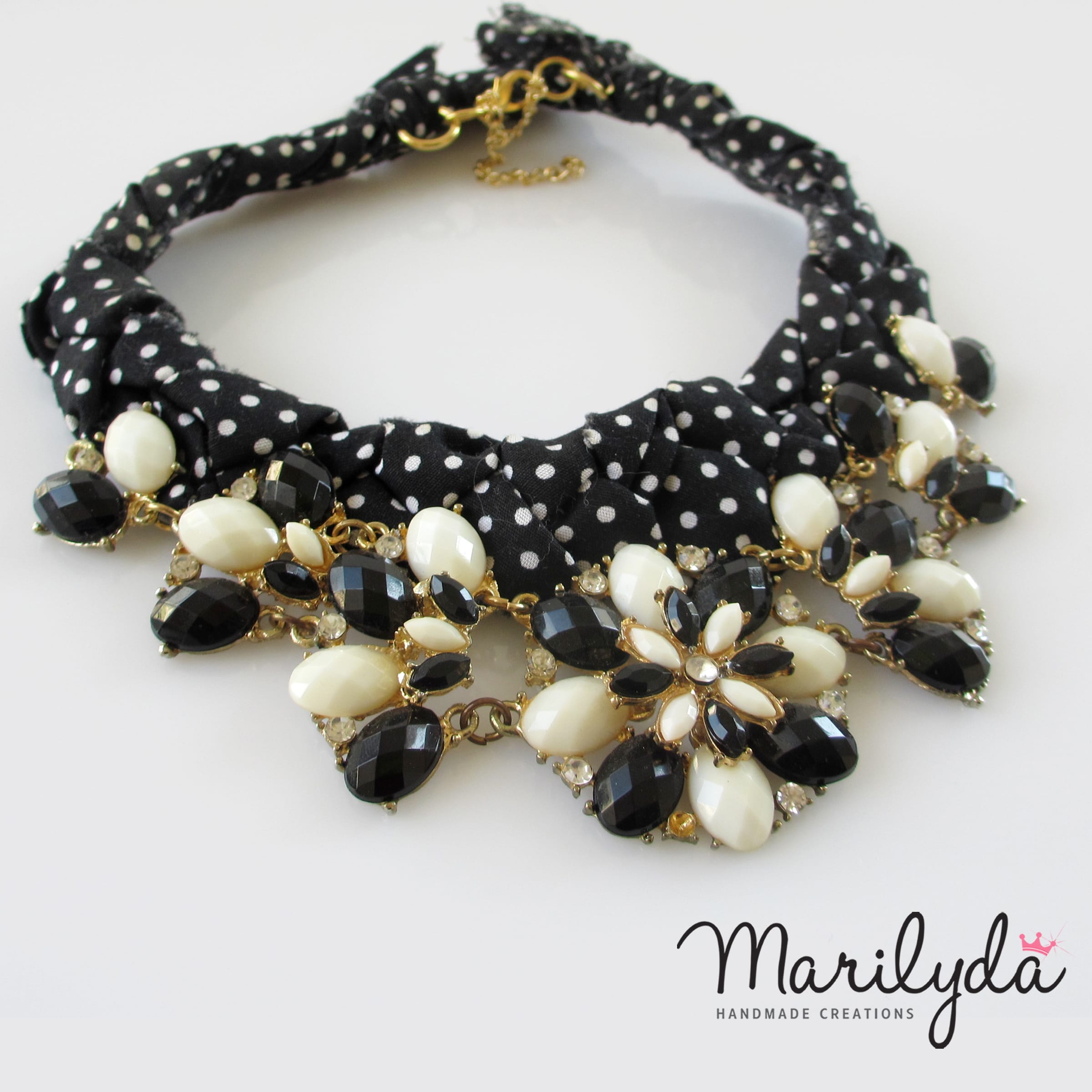 Χειροποίητο κολιέ statement black and white polka dots