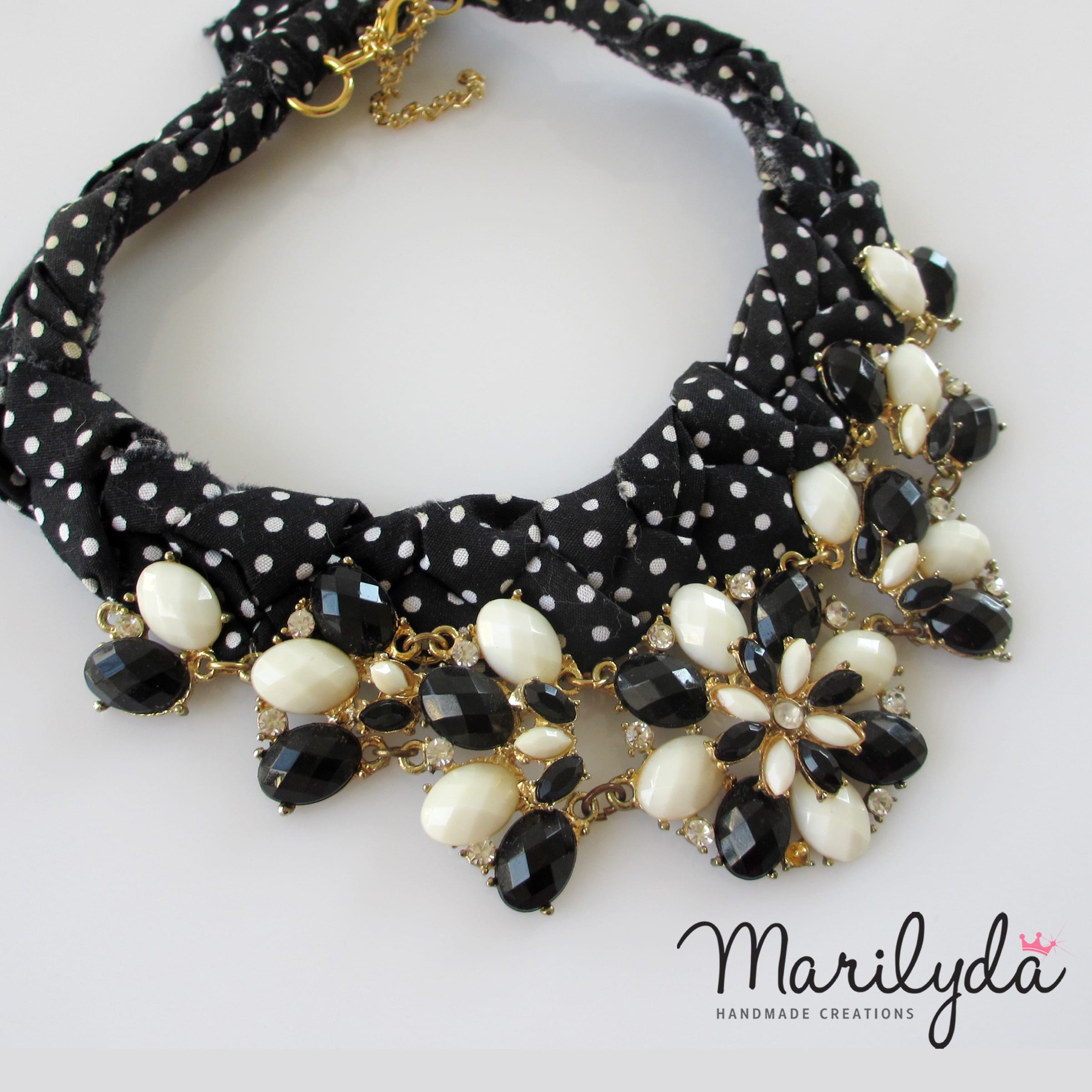 Χειροποίητο κολιέ statement black and white polka dots