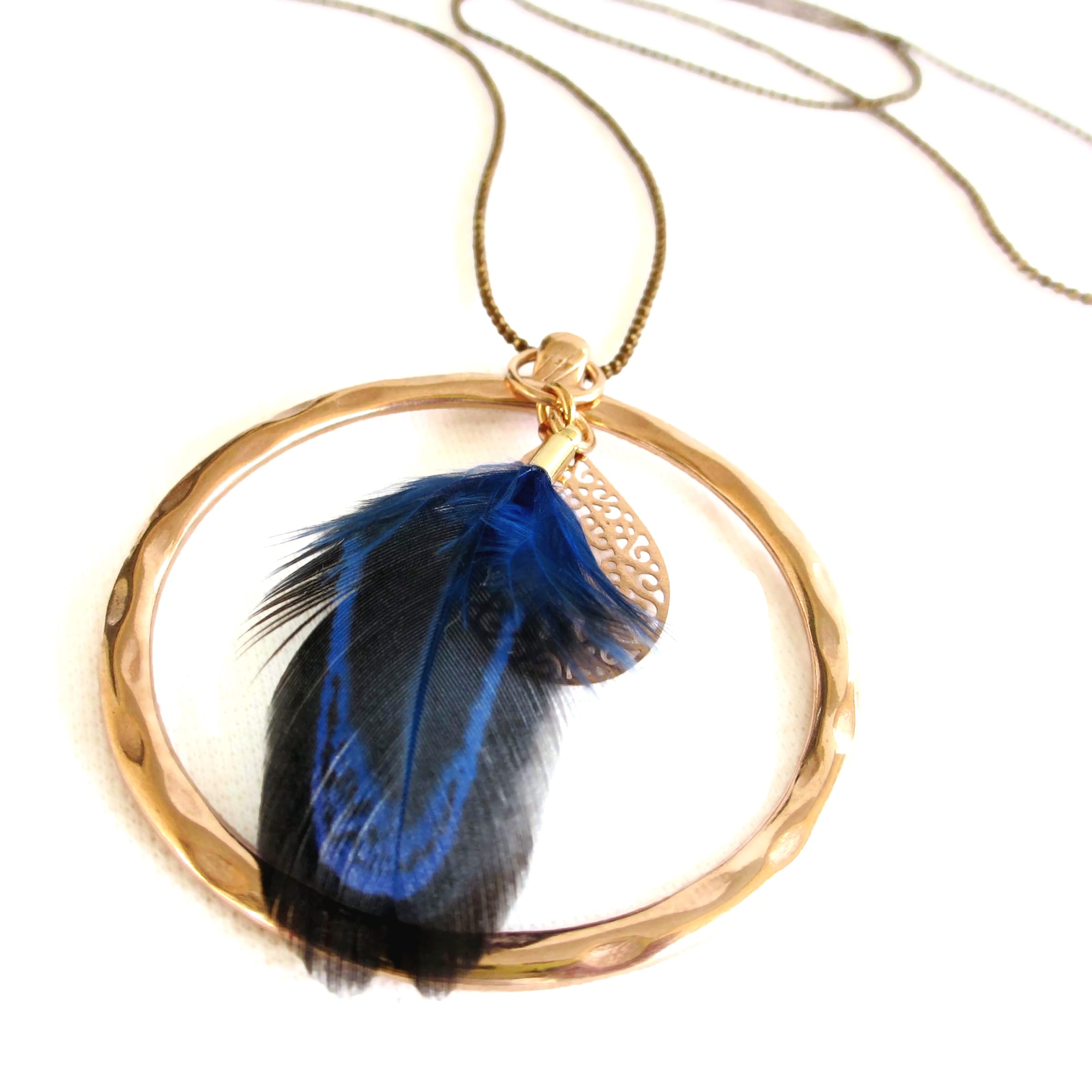 Κολιέ “Circle Feather” rose gold με μπλε φτερό πετεινού