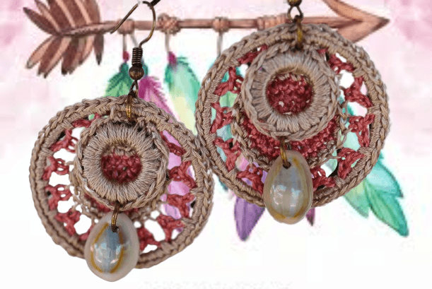 Πλεκτά στυλ boho σκουλαρίκια με θαλασσινό κοχύλι