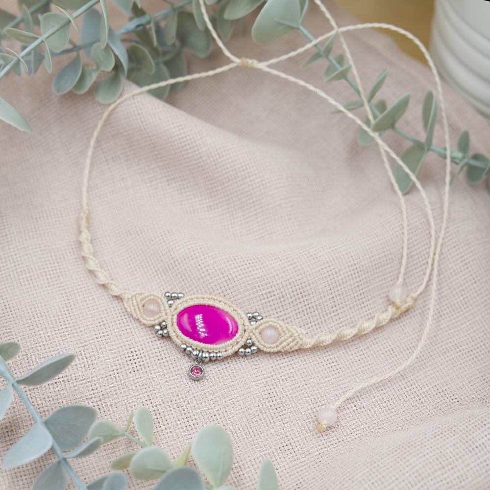 Kολιέ macrame με ημιπολύτιμη πέτρα, φούξια αχάτη
