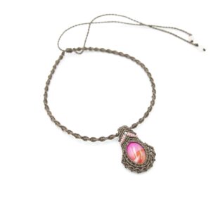 Kολιέ macrame με ημιπολύτιμη πέτρα, φούξια αχάτη