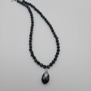 Χειροποίητο κολιέ με μαύρο Αχάτη και Swarovski