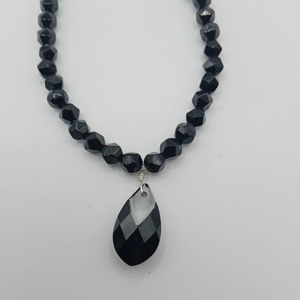 Χειροποίητο κολιέ με μαύρο Αχάτη και Swarovski