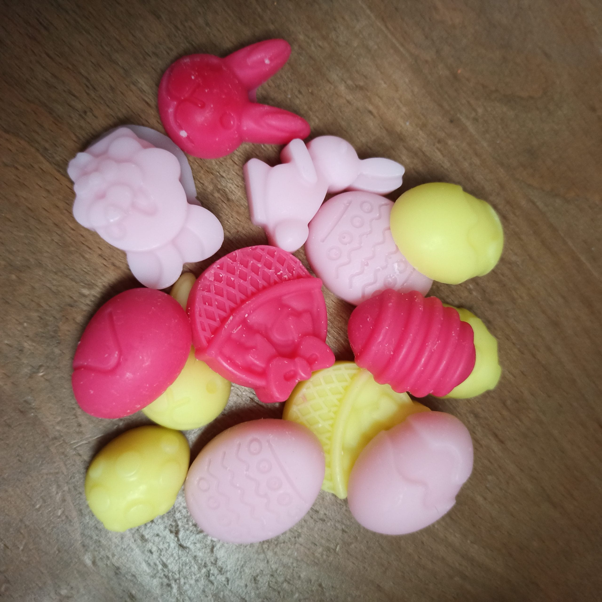 Wax melts σε Πασχαλινά σχέδια με άρωμα τσουρέκι 100γρ