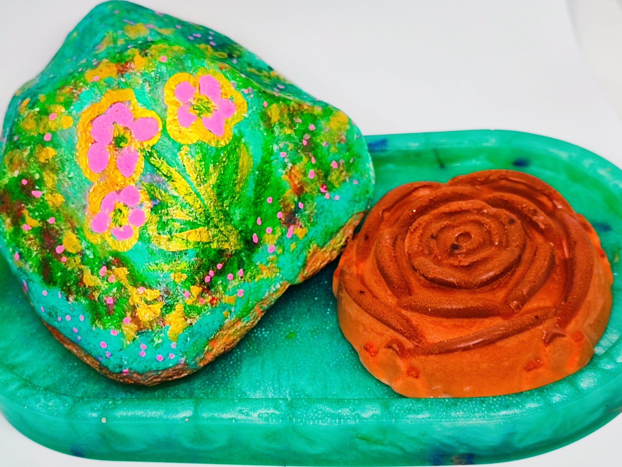 Shampoo bar rose & vanilla με κόκκινο άργιλο για κανονικά μαλλιά με τάση στην λιπαρότητα 50γρ