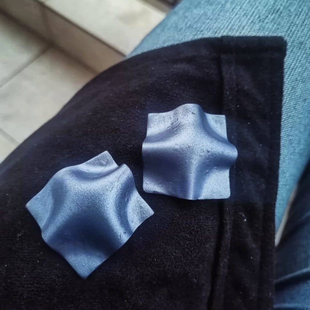Handmade σκουλαρίκια "silky squares" μπλέ μετταλικο