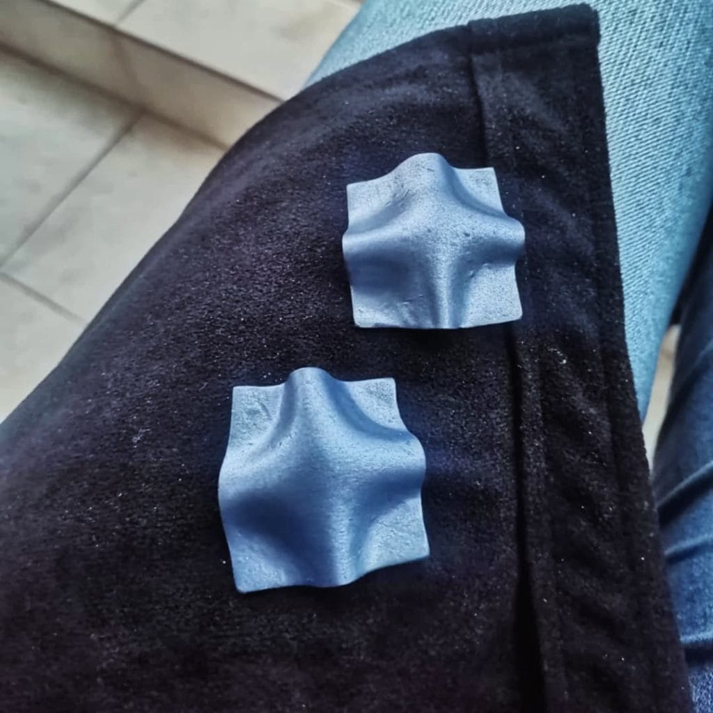 Handmade σκουλαρίκια "silky squares" μπλέ μετταλικο