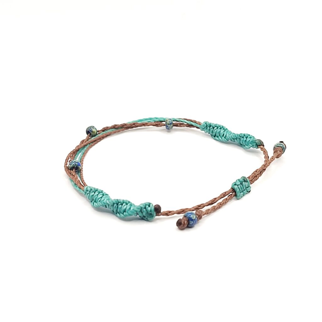 Βραχιόλι boho μακραμέ με χάντρες