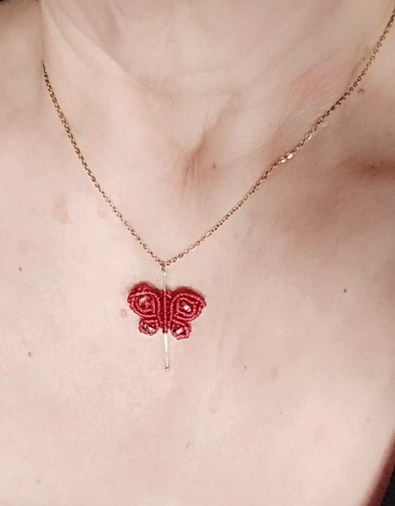 Ατσάλινο κολιέ πεταλούδα macrame