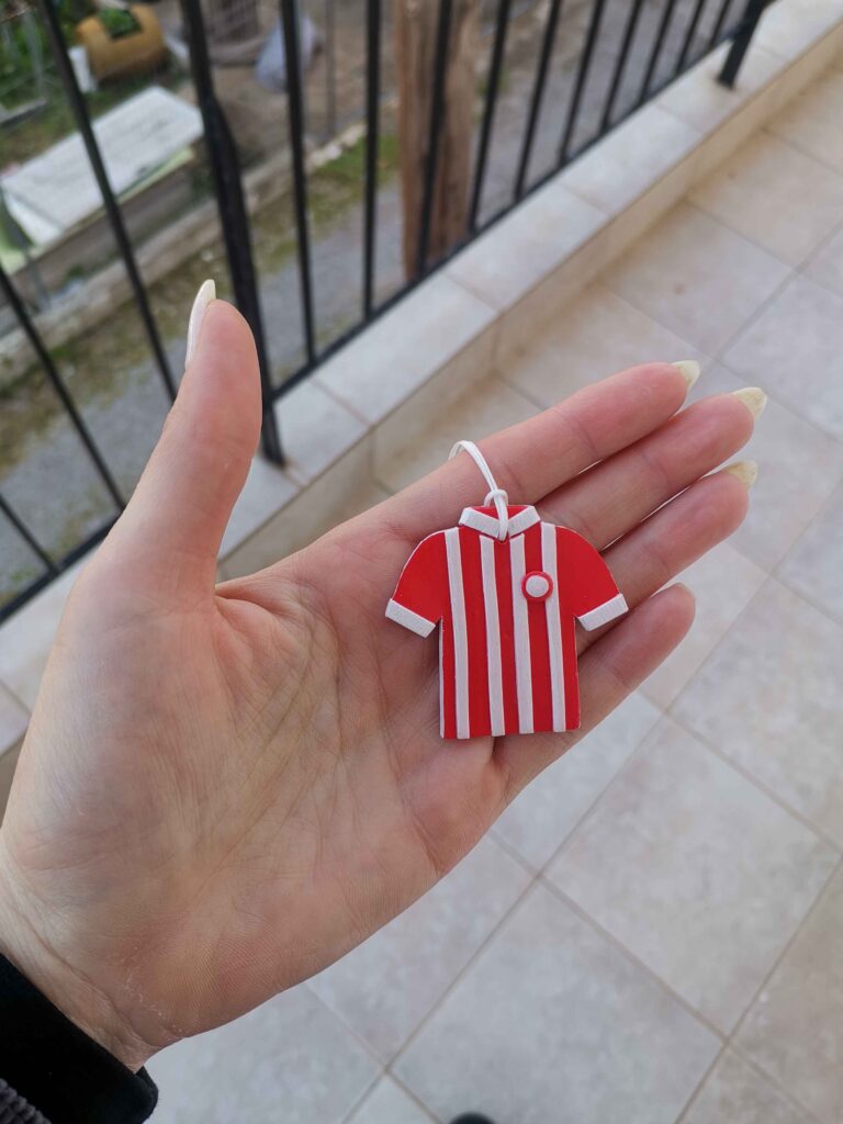 Χειροποίητο μπρελόκ από πολυμερικο πηλο κόκκινο λευκό