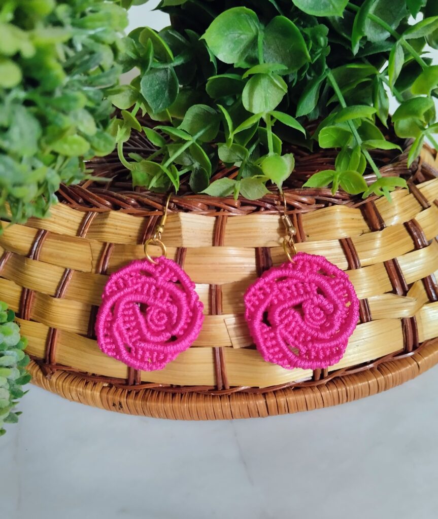 Χειροποίητα σκουλαρίκια boho τριαντάφυλλα micro macrame