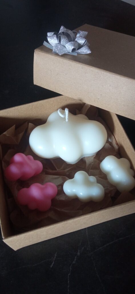 Cloud candle with its wax melts