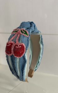 Στέκα μαλλιών denim με κέντημα!