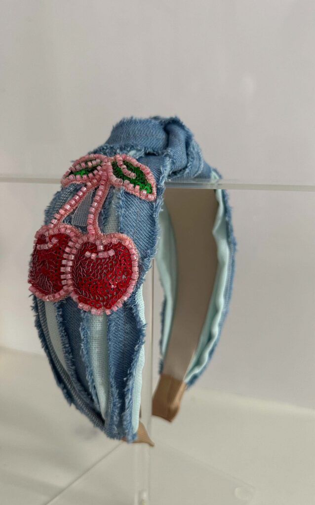 Στέκα μαλλιών denim με κέντημα!