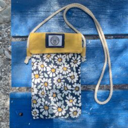 Χειροποίητο τσαντάκι κινητού Large Daisies (αδιάβροχο)