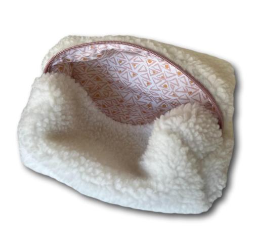 White boucle-triangles beauty bag