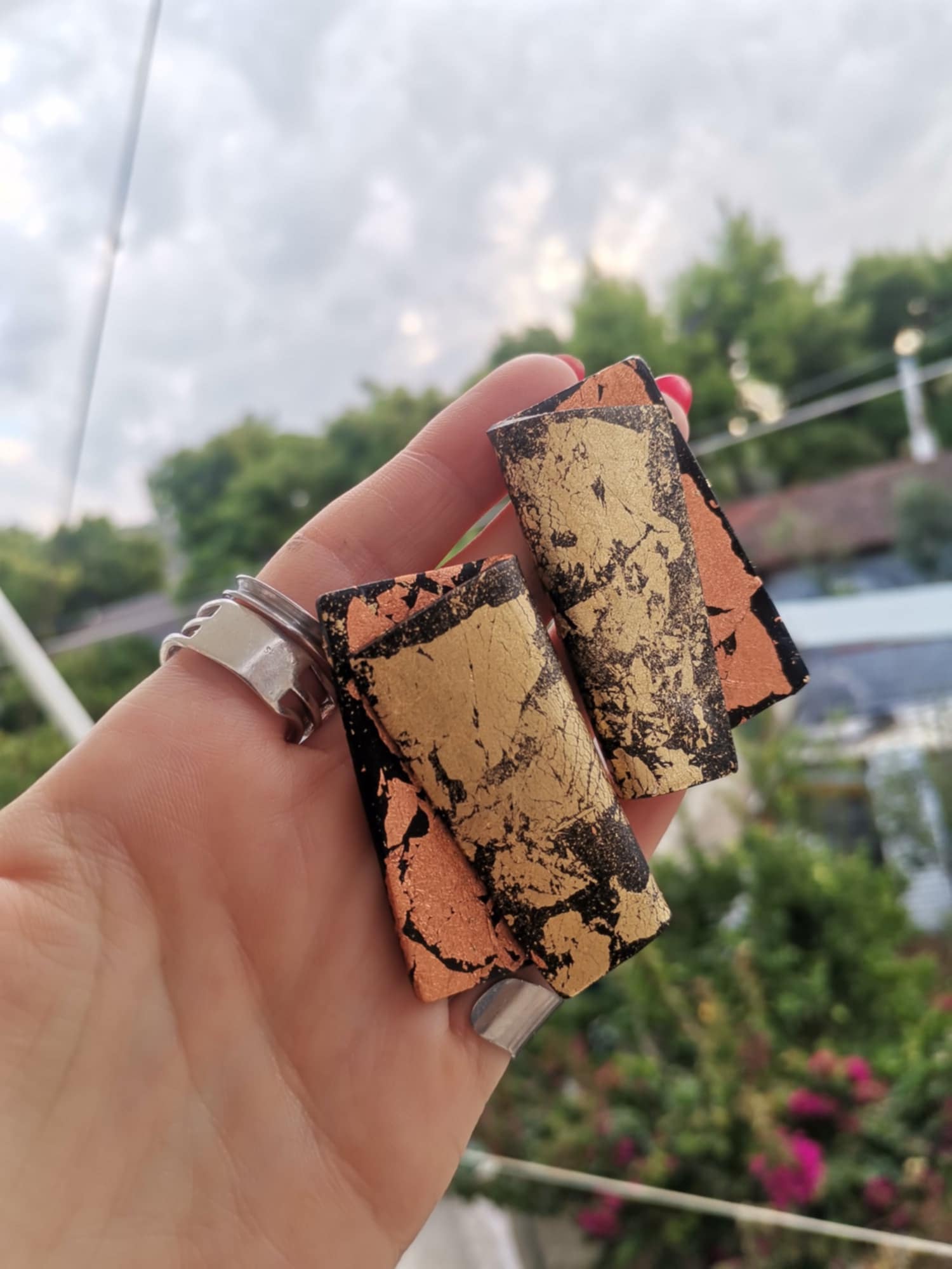 Handmade σκουλαρίκια "folded shine" μαύρο, χρυσό,ροζ χρυσό