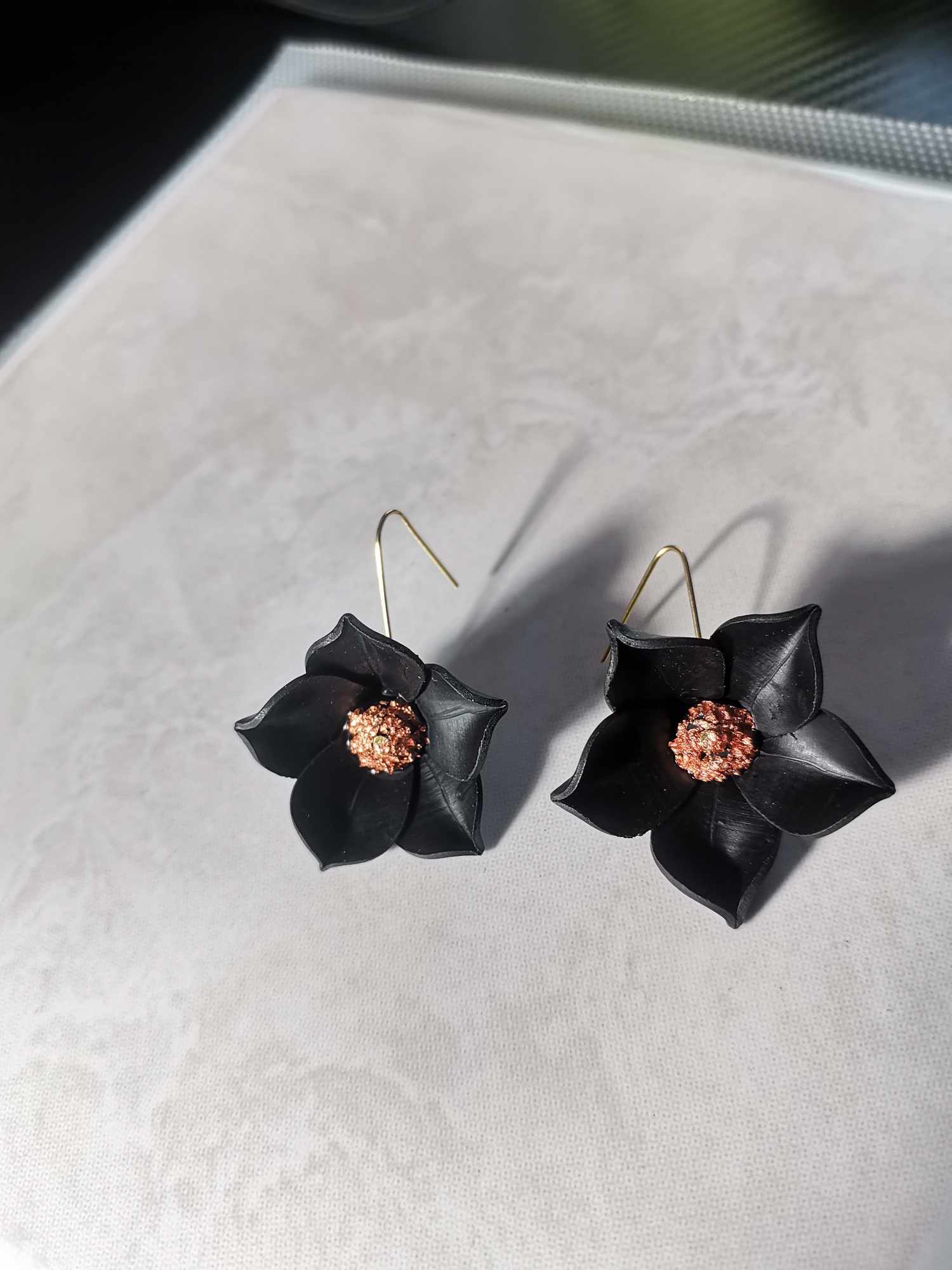 Handmade σκουλαρίκια “black flower” black and gold