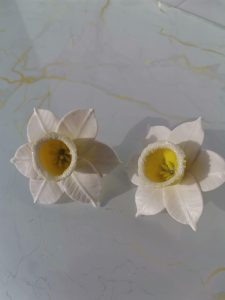 Handmade σκουλαρίκια “narcissus” λευκά, κίτρινα
