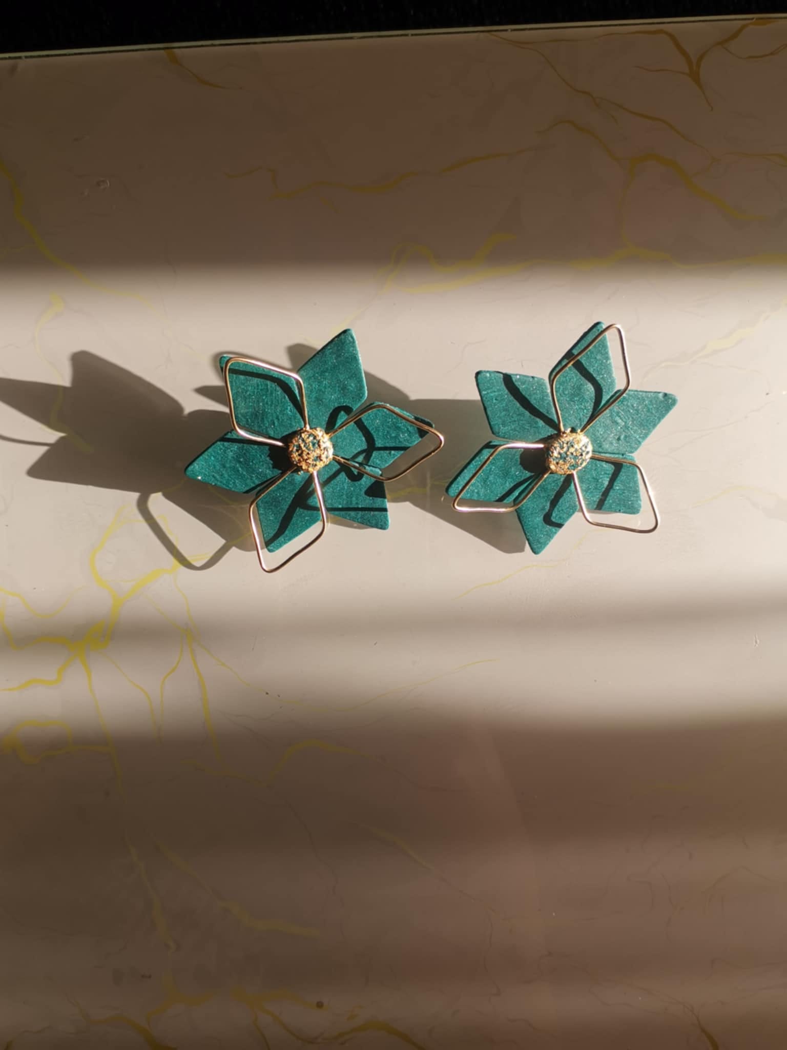 Handmade σκουλαρίκια “starshine” πετρόλ με εφέ χρυσόσκονης