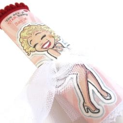 Λαμπάδα "Marilyn" με όνομα και φορεματάκι