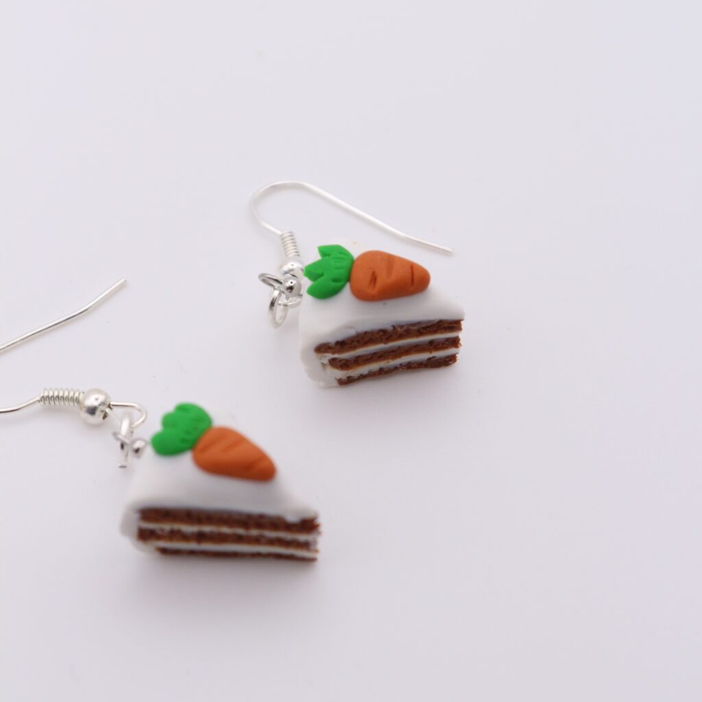 Σκουλαρίκια Carrot Cake μινιατούρα