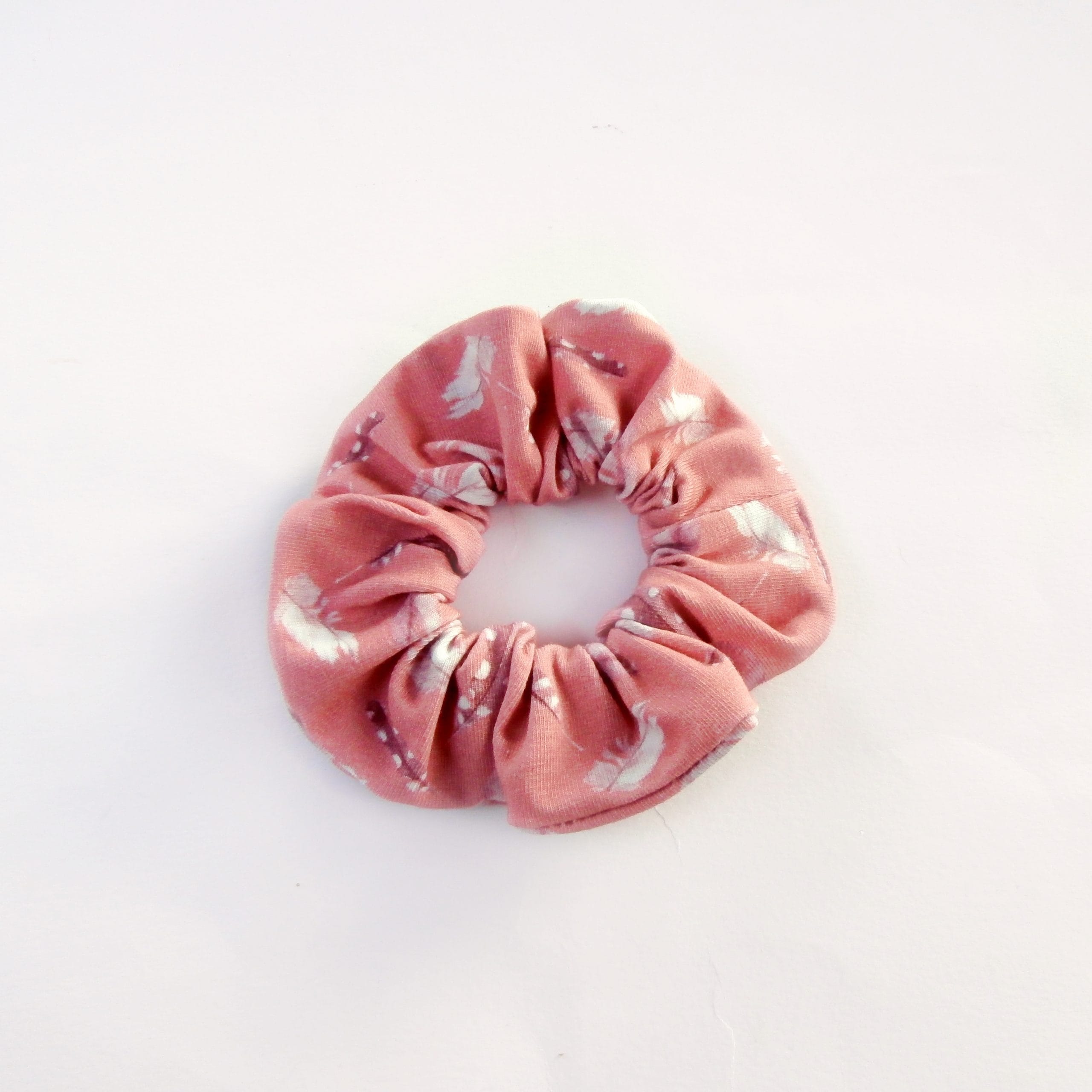 Λαστιχάκι για τα μαλλιά τύπου scrunchie σάπιο μήλο με φτερά