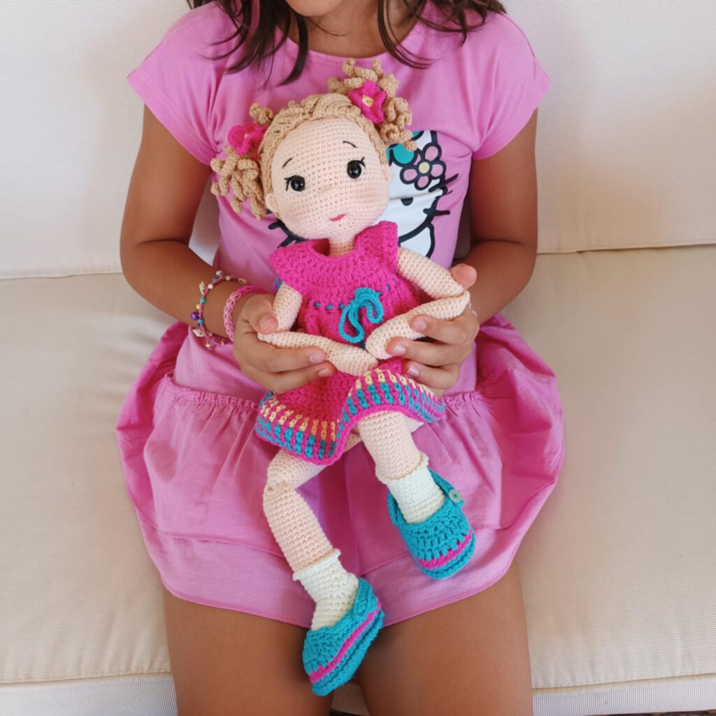 Χειροποίητη κούκλα (amigurumi) "Φοίβη” , ύψους 47 εκ.