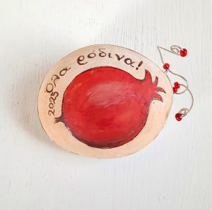 Πέτρα ζωγραφισμένη με ρόδι.