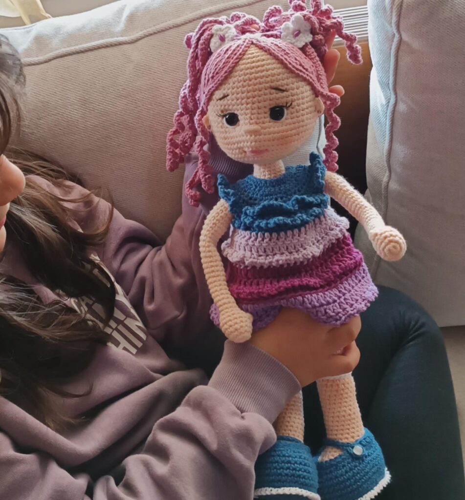 Χειροποίητη κούκλα (amigurumi) "Βιολέτα”, ύψους 40 εκ.